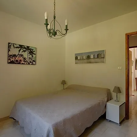 Villa 200 M De La La Liscia Tiuccia