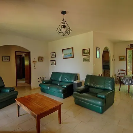 Villa 200 M De La La Liscia Tiuccia