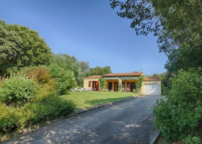 Villa 200 M De La La Liscia Tiuccia