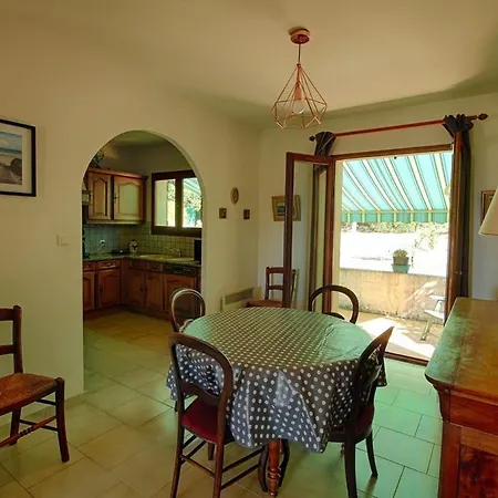 Βίλα 200 M De La La Liscia Tiuccia *