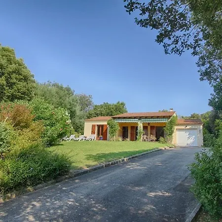 Βίλα 200 M De La La Liscia Tiuccia