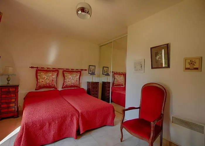 Villa 200 M De La La Liscia Tiuccia *