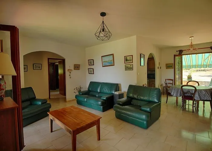 Villa 200 M De La La Liscia Tiuccia