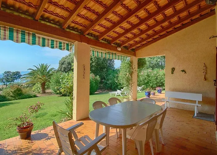 Villa 200 M De La La Liscia Tiuccia *